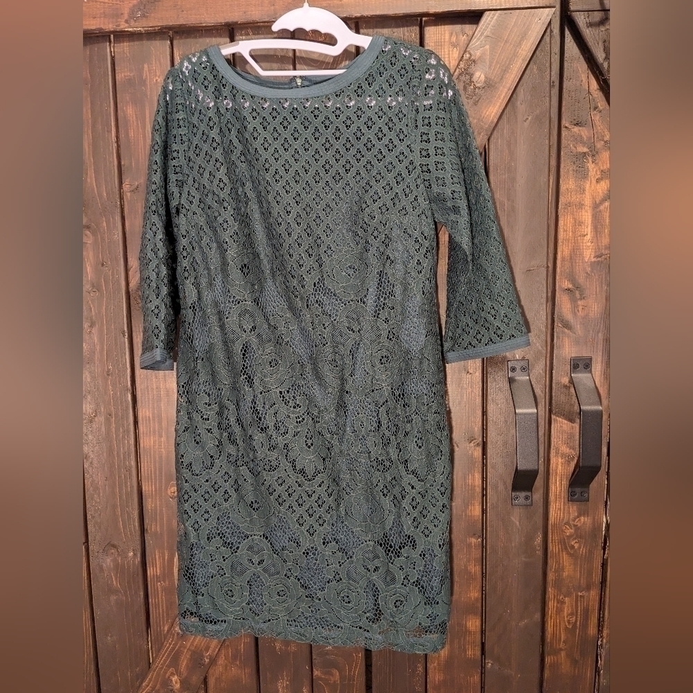 LOFT, size 2 dark Green lace dress with lining